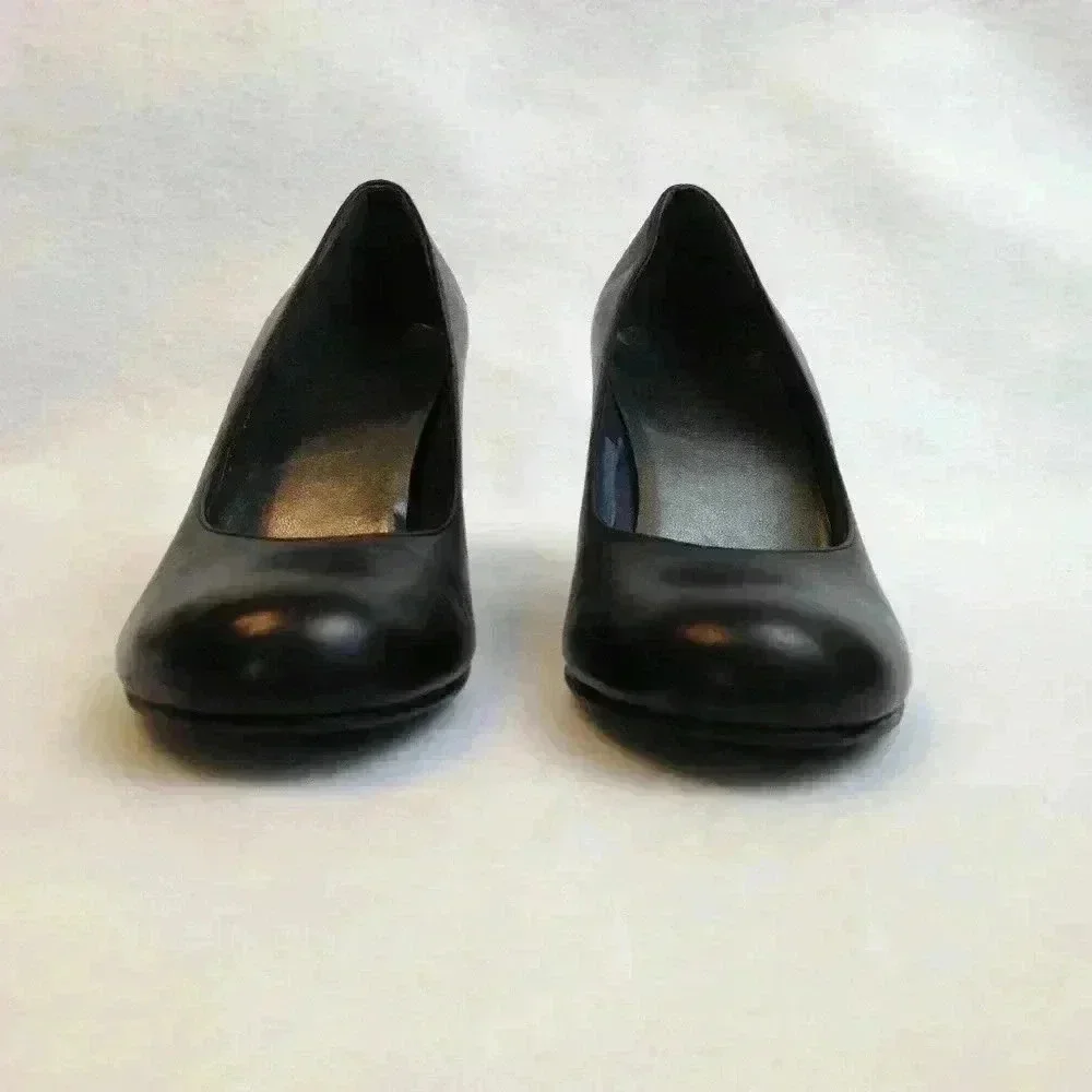 Stuart Weitzman Black Slip-On Spain Size 8M Shoes - Picture 2 of 8